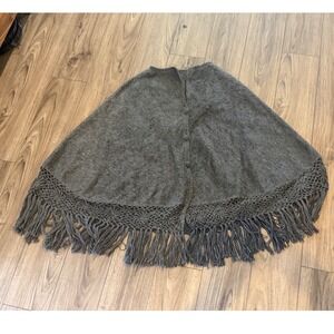 Capchatex Peruvian Alpaca Cape Poncho Charcoal Gray Button Front Fringe Wrap